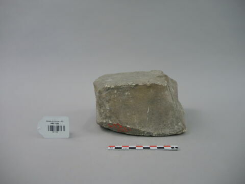 statue ; fragment, image 4/4