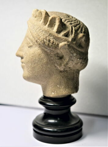 statue, image 2/8