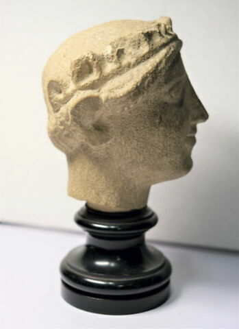 statue, image 4/8