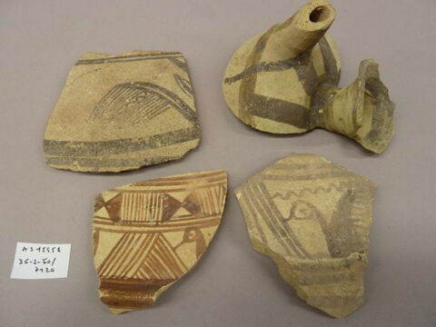 vase ; fragment, image 2/2