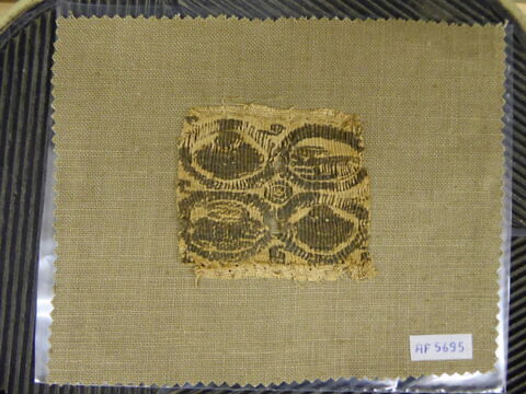 bande décorative d'habillement ; fragment, image 2/3