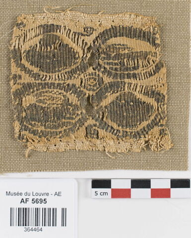 bande décorative d'habillement ; fragment, image 1/3