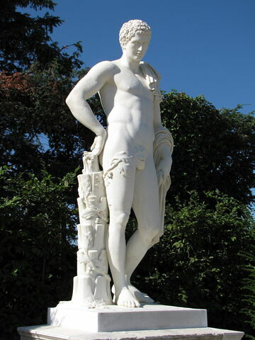 statue, image 2/3