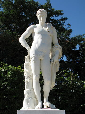 statue