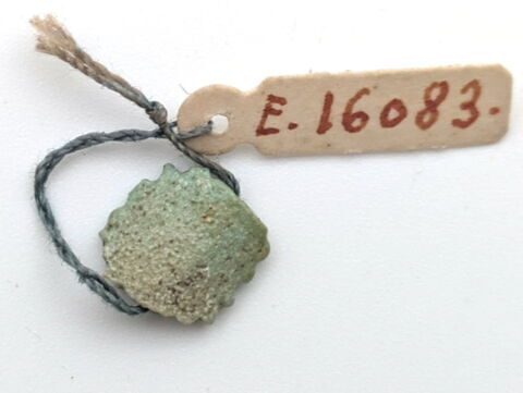 perle en pastille ronde dentelée