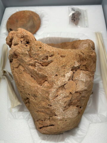 bouchon de jarre conique ; couvercle de vase
