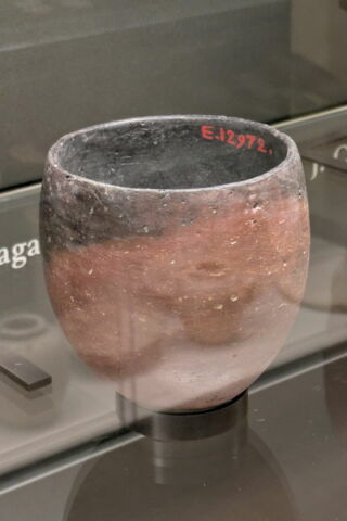 vase, image 1/1