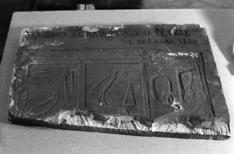 moulage ; Moulage d'une stèle fragmentaire de Sérabit el-Khadim