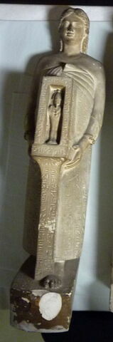 moulage ; statue naophore ; Moulage de la statue naophore du Musée du Vatican inv. 22690