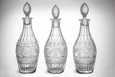 Carafe à liqueur avec bouchon, d'un ensemble de trois carafes, image 2/2