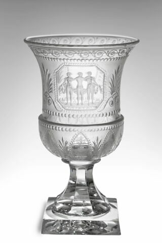 Verre à pied de forme Médicis avec les Trois Grâces, image 1/2