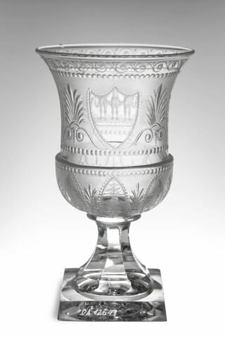 Verre à pied de forme Médicis avec les Trois Grâces, image 2/2