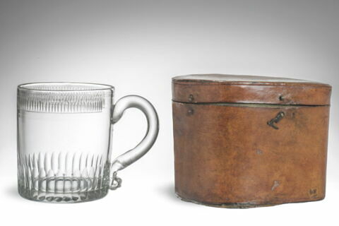 Tasse, d'un ensemble avec gobelet et carafe, image 1/2