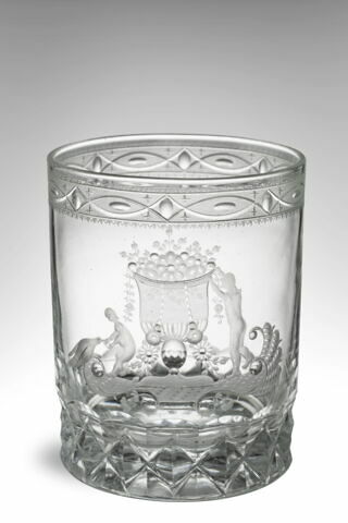 Gobelet cylindrique à armoiries, image 1/1