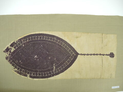 châle  ; tenture  ; fragment, image 2/2