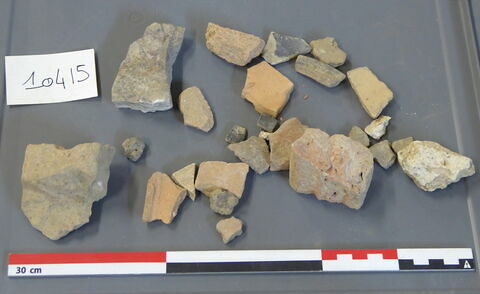 brique, fragment ; vase, récipient, fragment ; élément de construction, fragment, image 1/1