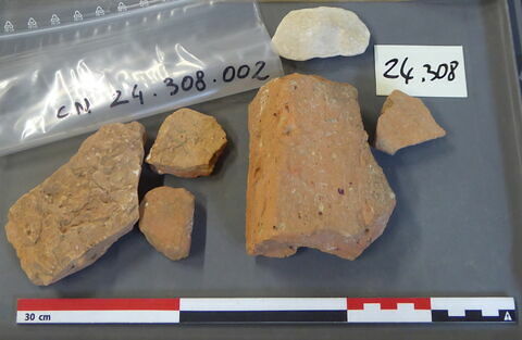 brique, fragment ; objet indéterminé, fragment, image 1/1