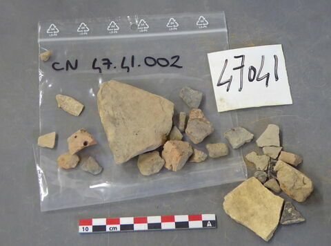 vase, récipient, fragment ; brique, fragment, image 1/1
