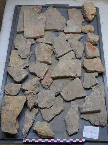 élément de construction, fragment ; tuile, fragment ; brique, fragment, image 1/1