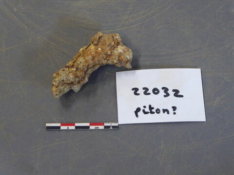 piton, fragment, image 1/1