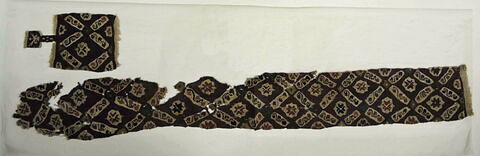 bande décorative d'habillement ; tabula ; fragments, image 2/2