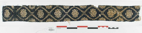 bande décorative d'habillement ; fragment, image 1/2