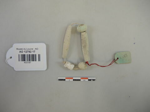 perle ; collier, image 1/2