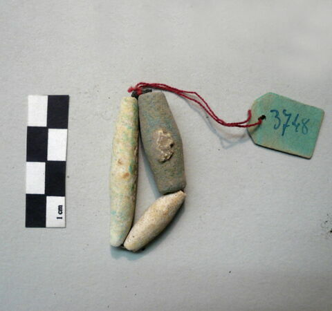 perle ; collier, image 2/2