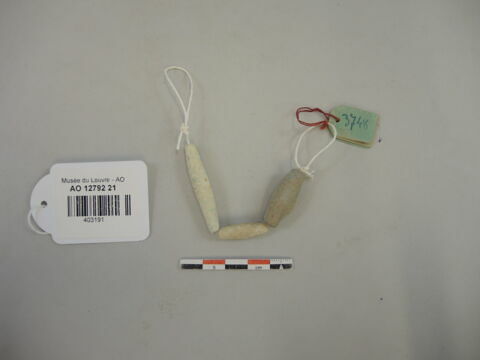 perle ; collier, image 1/2