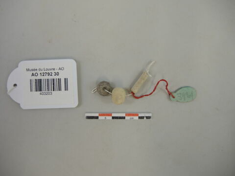 perle ; collier, image 1/2
