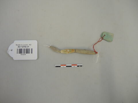 perle ; collier, image 1/2