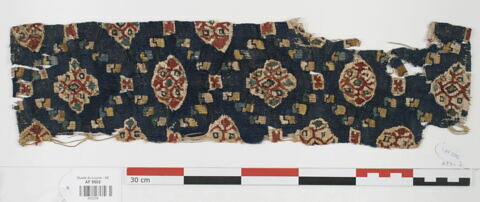 bande décorative d'habillement ; fragment, image 1/2