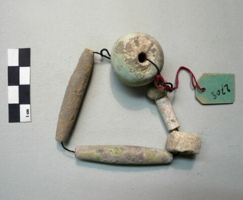 perle ; collier, image 2/2