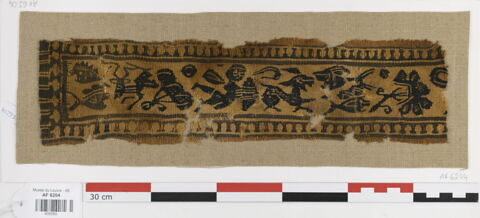 bande décorative d'habillement ; fragment, image 1/2
