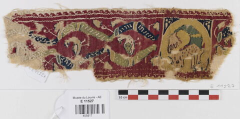 bande décorative d'habillement ; fragment, image 1/2