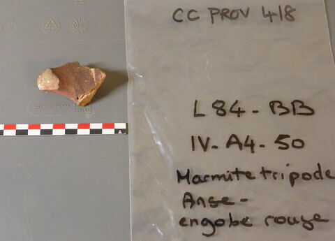 marmite tripode, fragment