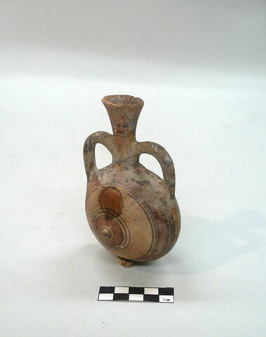 vase, image 3/3