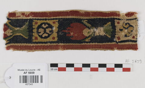 bande décorative d'habillement ; fragment, image 1/2