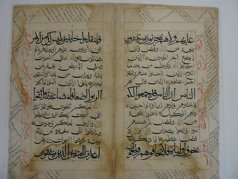 Double page d'un coran : Sourate 3 (La famille de ʿimrān, āl ʿimrān), fol. 3r : versets 127 (fin) à 134 ; fol. 8v : versets 170 (fin) à 175