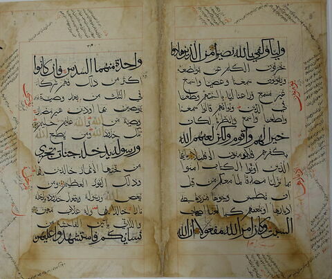 Double page d'un coran : Sourate 4 (Les femmes, al-nisāʾ), fol. 15r : versets 12 (fin) à 15 ; fol. 18v : versets 45 (fin) à 48 (début)