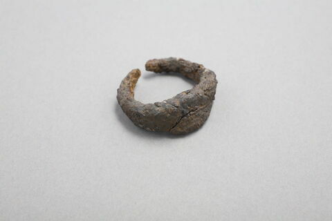 bague ; anneau ; boucle d'oreille, image 2/2