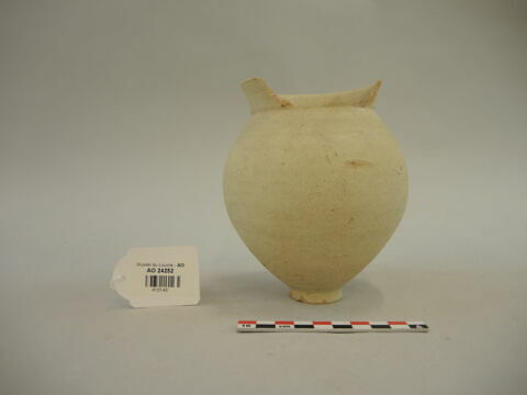 vase, image 2/3