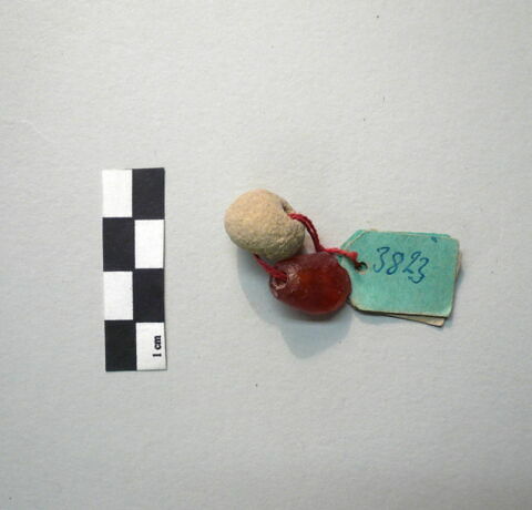 perle ; collier, image 2/2