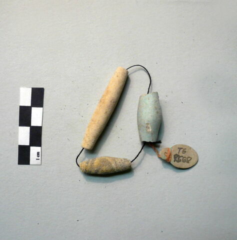 perle ; collier, image 2/2