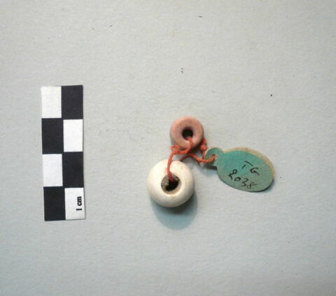 perle ; collier, image 2/2