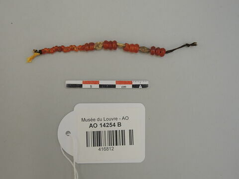 perle ; collier, image 1/1