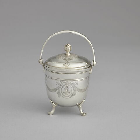 Petit pot à bouchées ou "marmite" du service de George III d'Angleterre et de Hanovre, d'une paire (OA 12884)