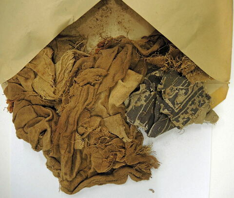 tissu ; décor de textile ; fragments ; fragments, image 2/2