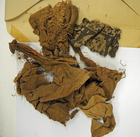 tissu ; bande décorative d'habillement ; fragments, image 2/2
