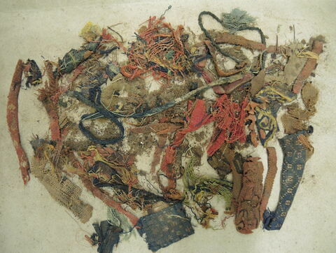 bande décorative d'habillement ; décor de textile ; fragments, image 2/3